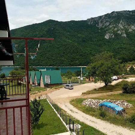 Apartman Pivsko Jezero Hotel Plužine Eksteriør billede