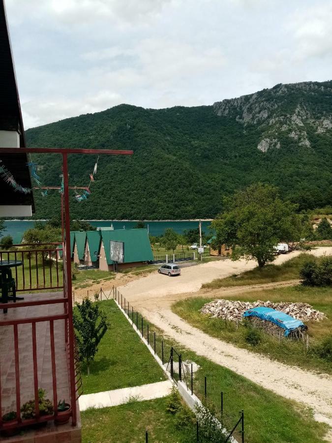 Apartman Pivsko Jezero Hotel Plužine Eksteriør billede