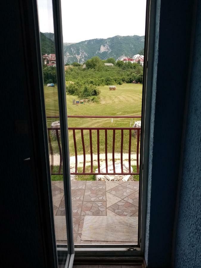 Apartman Pivsko Jezero Hotel Plužine Eksteriør billede